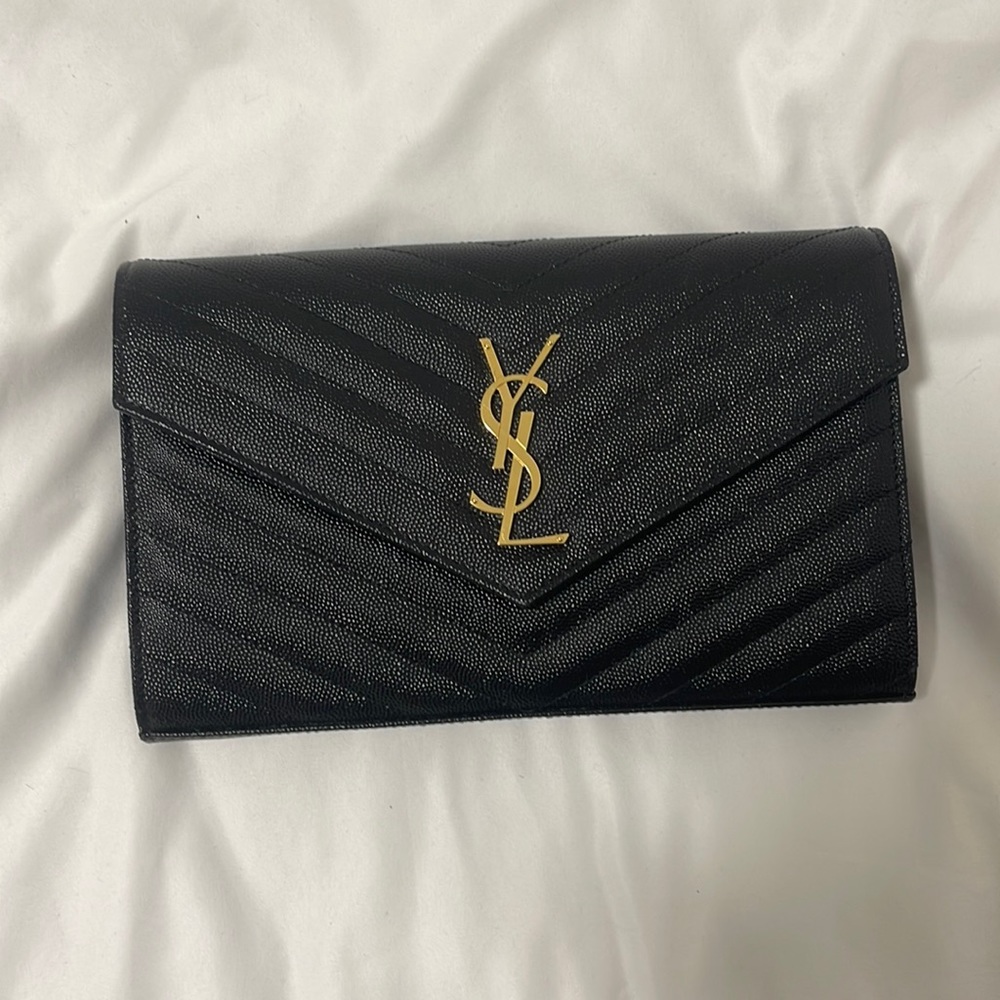 CASSANDRE MATELASSÉ CHAIN WALLET IN GRAIN DE POUDRE EMBOSSED LEATHER
